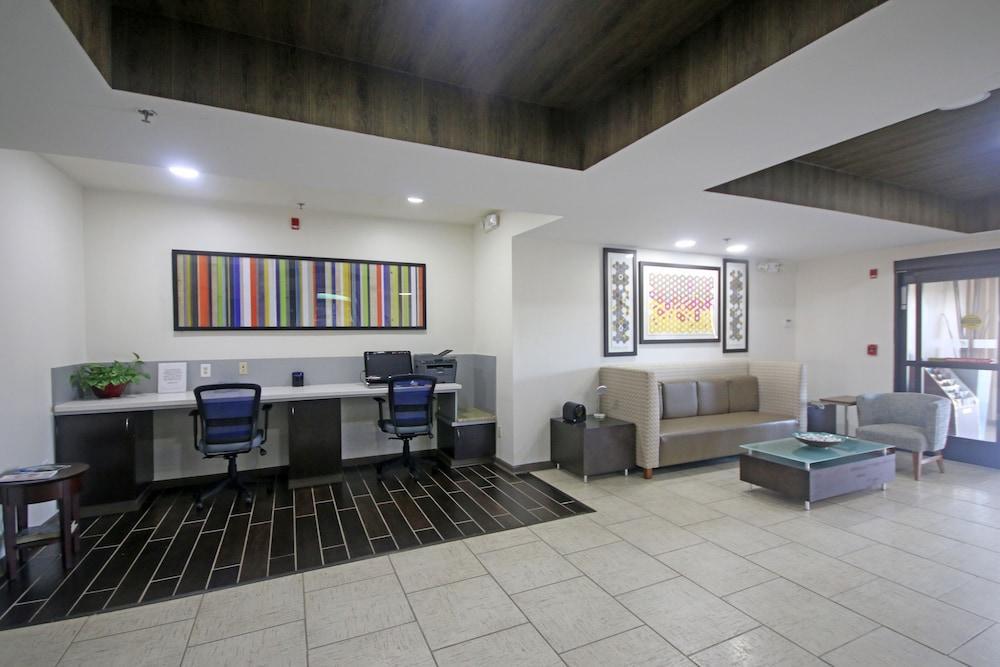 Holiday Inn Express Hotel & Suites Greensboro-East By Ihg Kültér fotó
