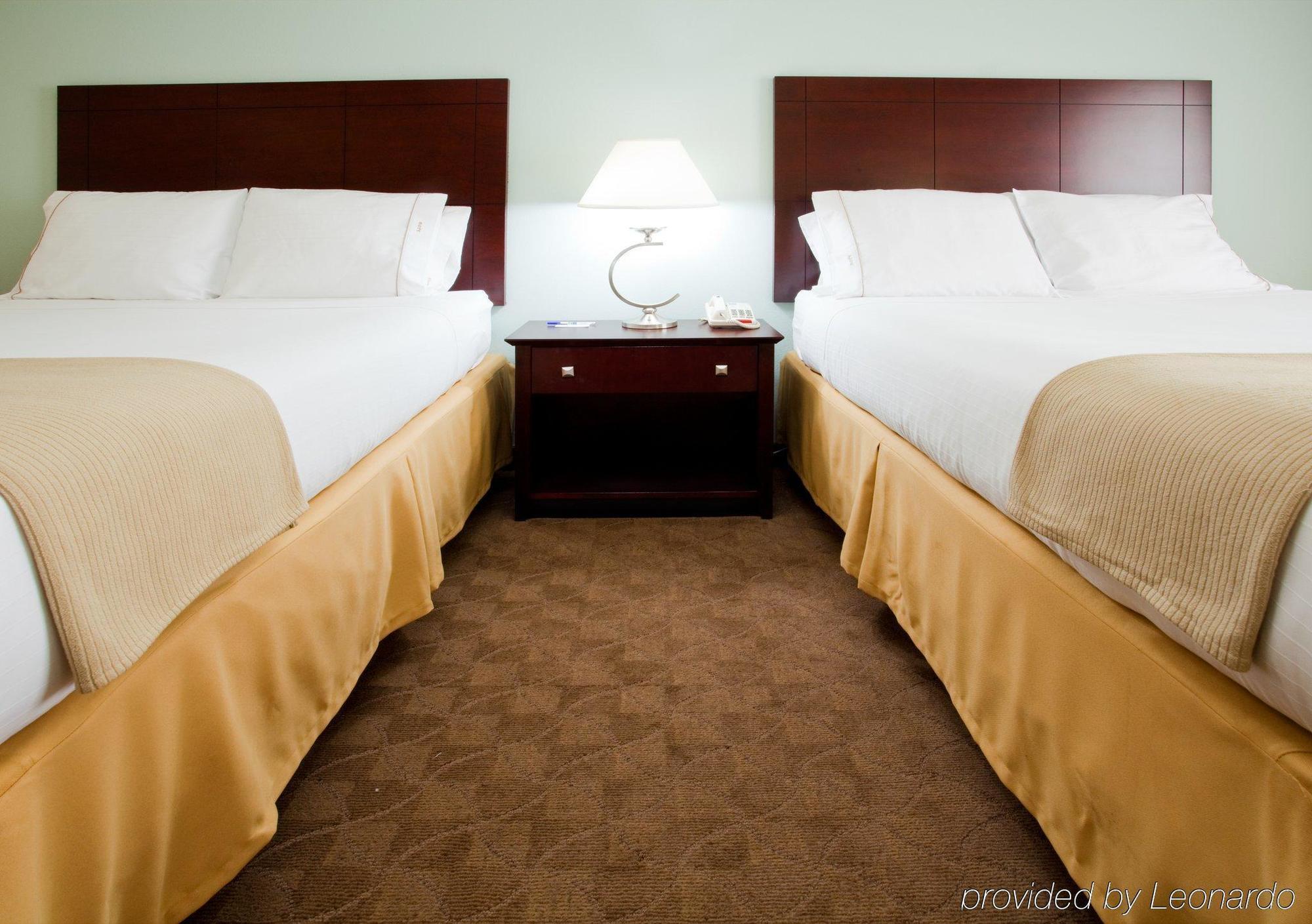 Holiday Inn Express Hotel & Suites Greensboro-East By Ihg Kültér fotó