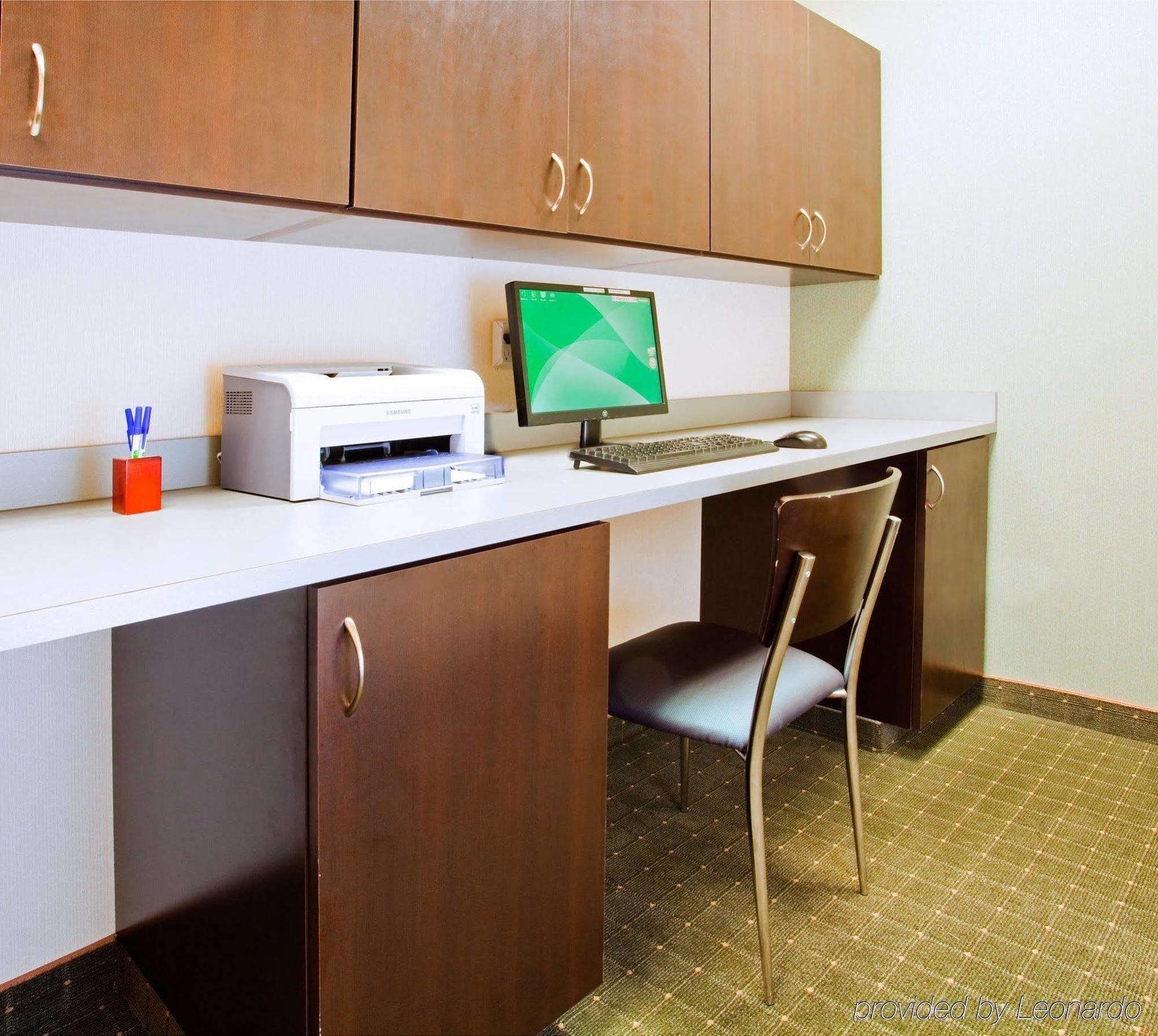Holiday Inn Express Hotel & Suites Greensboro-East By Ihg Kültér fotó